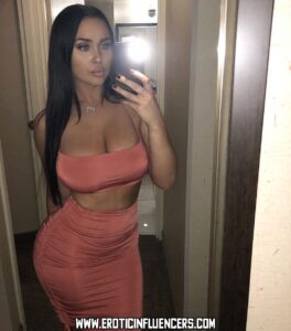 Sarah Love Macdonald Influencer Huge Breasts Athletic Body